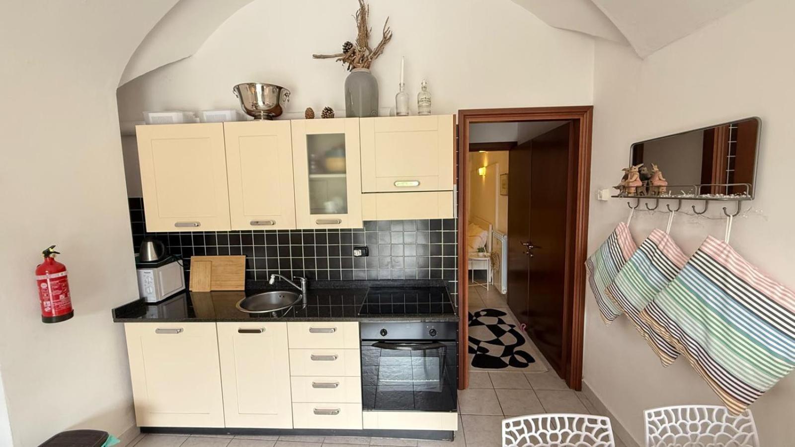 1-Bedroom Apartment Bello Posto Acquaseria Eksteriør billede